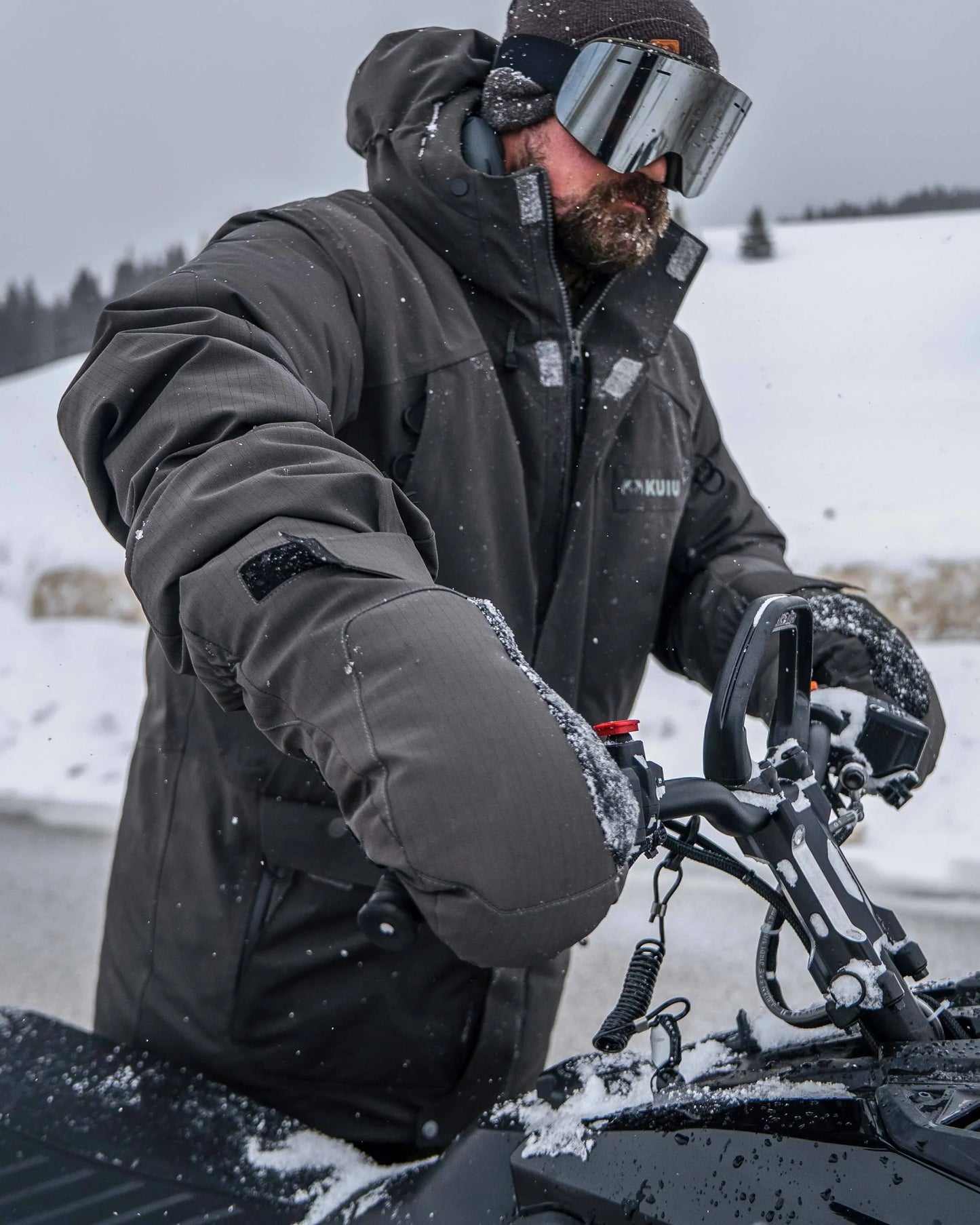 Super Down Arktuk Mitt | Asphalt