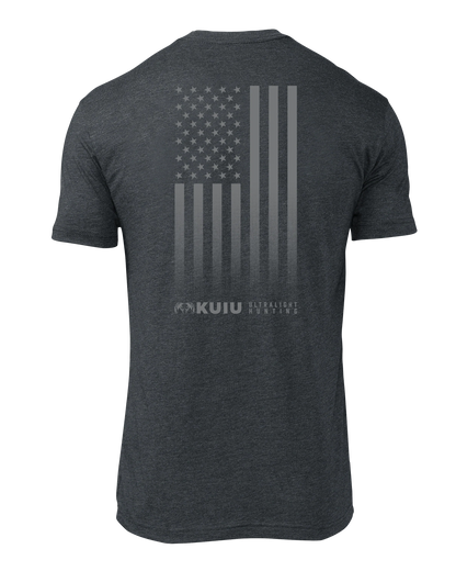 KUIU Vertical Flag Logo T-Shirt | Charcoal