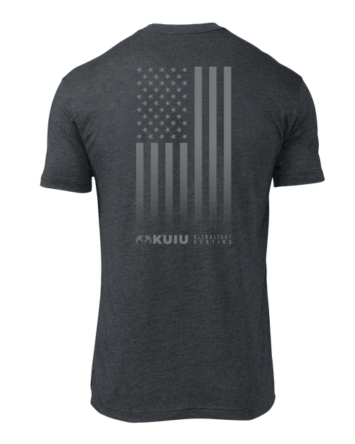 KUIU Vertical Flag Logo T-Shirt | Charcoal