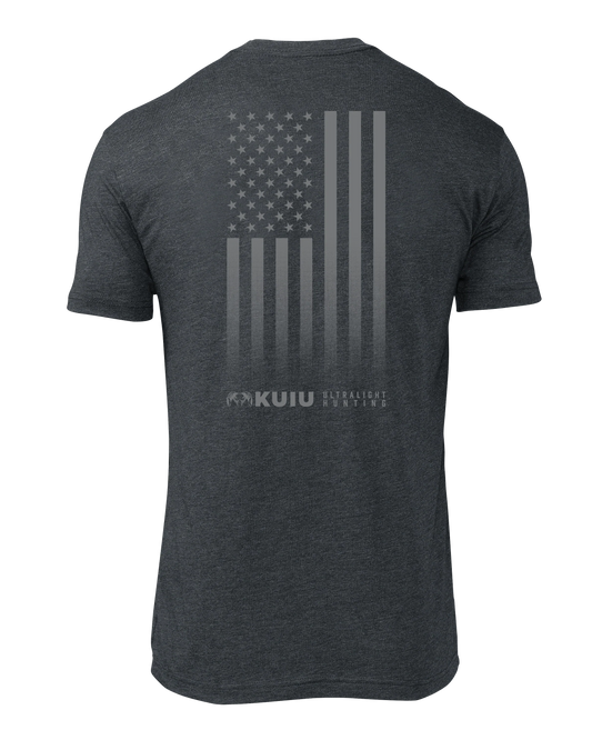 KUIU Vertical Flag Logo T-Shirt | Charcoal