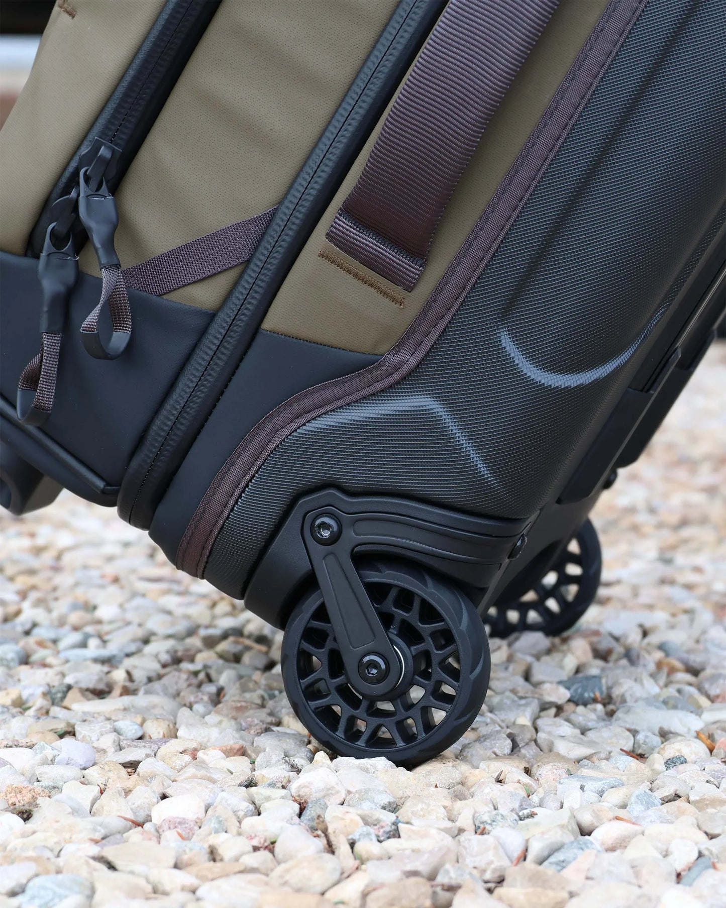 Waypoint 3000 Carry-On Roller | Gunmetal